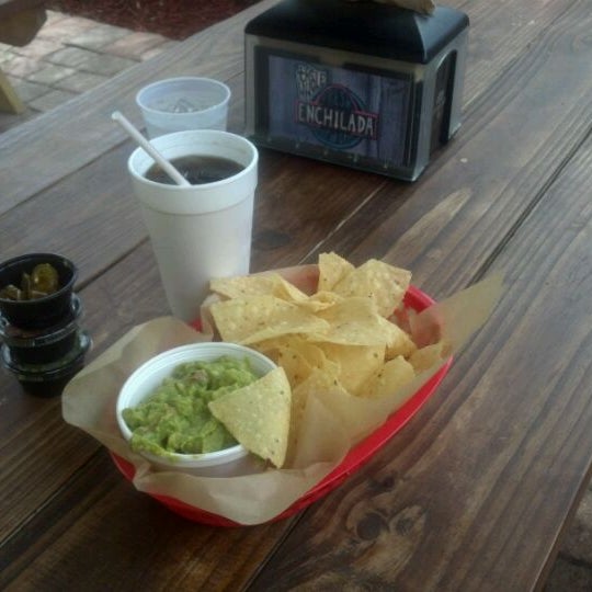 5/18/2012 tarihinde Leo B.ziyaretçi tarafından The Whole Enchilada Fresh Mexican Grill'de çekilen fotoğraf