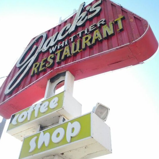 รูปภาพถ่ายที่ Jack&#39;s Whittier Restaurant โดย Marrio L. เมื่อ 4/1/2012