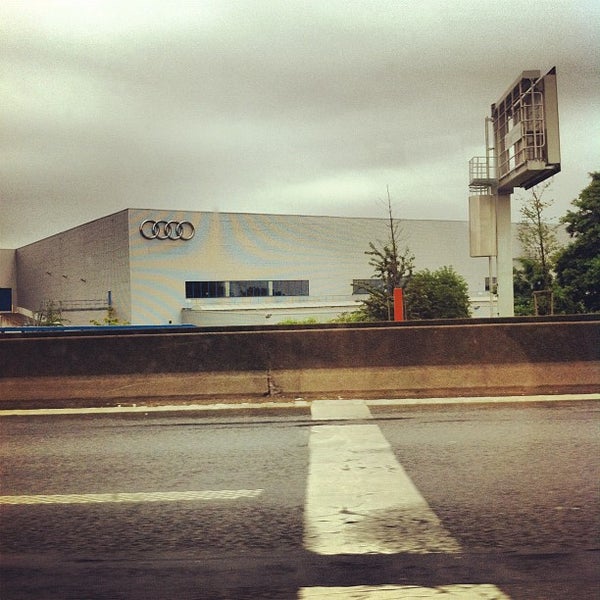 Das Foto wurde bei Audi Brussels von Kim D. am 7/10/2012 aufgenommen