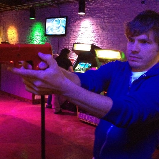 3/4/2012 tarihinde Kaitlyn R.ziyaretçi tarafından Recess Arcade Bar'de çekilen fotoğraf