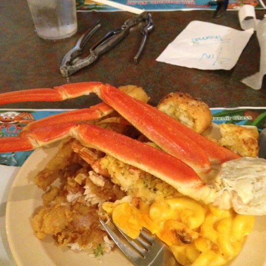 Photo taken at Giant Crab Seafood Restaurant by Bridgett ™ 🍓 on 7/28/2012