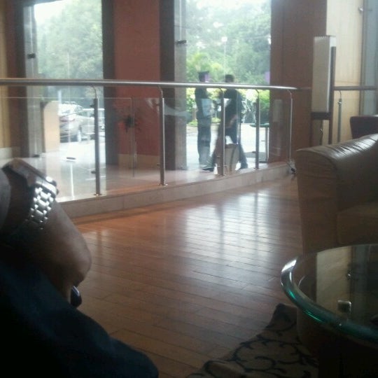 Foto tirada no(a) The Chancery Pavilion Hotel por Junaid A. em 8/27/2012