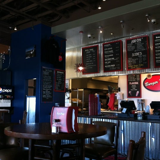 Foto diambil di Burger Me oleh Eric A. pada 6/17/2012
