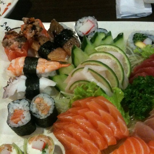 รูปภาพถ่ายที่ Restaurante Sushi Tori | 鳥 โดย 🌻Flávia B. เมื่อ 4/30/2012