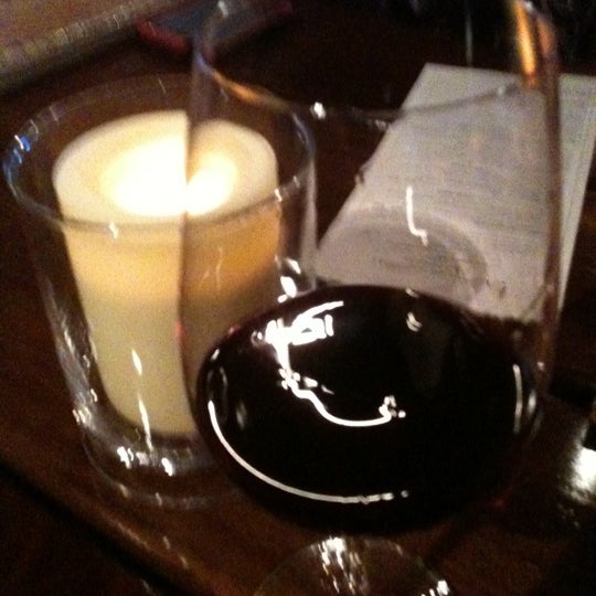 Das Foto wurde bei 1313 Main - Restaurant and Wine Bar von Nicole M. am 3/15/2012 aufgenommen