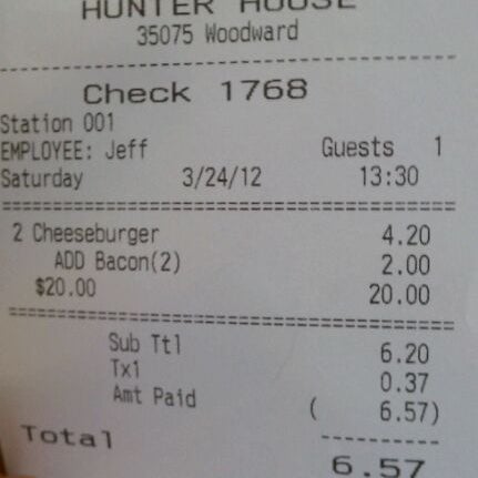 Foto tirada no(a) Hunter House Hamburgers por Shana E. em 3/24/2012