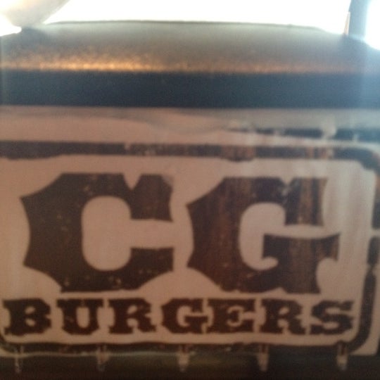 Foto tomada en CG Burgers  por Austin S. el 6/14/2012