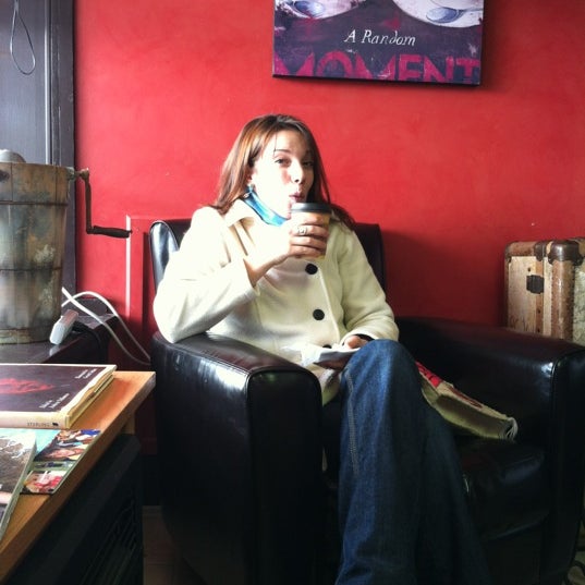 2/11/2012 tarihinde John T.ziyaretçi tarafından Boyers Ice Cream &amp; Coffee'de çekilen fotoğraf