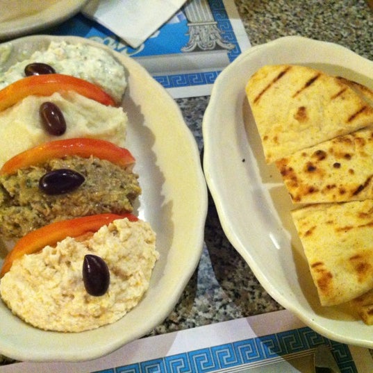6/16/2012にKevin T.がUncle Nick&#39;s Greek Cuisineで撮った写真