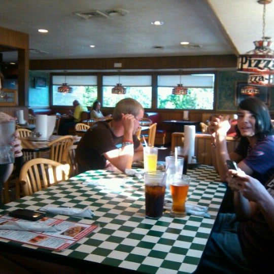 Pizza Hut 8609 University Blvd