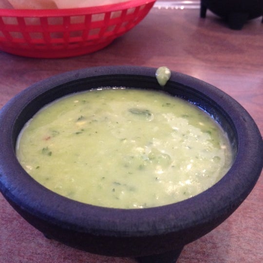 5/23/2012 tarihinde Tina C.ziyaretçi tarafından Teotihuacan Mexican Cafe'de çekilen fotoğraf