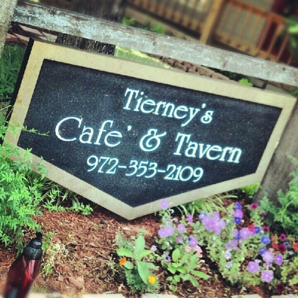 Снимок сделан в Tierney&#39;s Cafe &amp; Tavern пользователем Jason Z. 5/25/2012