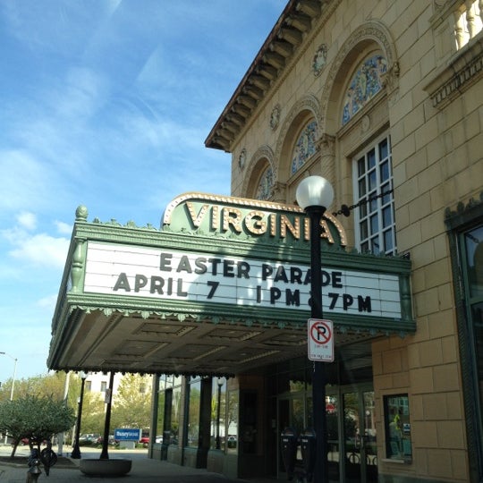 รูปภาพถ่ายที่ Virginia Theatre โดย Gordon W. เมื่อ 3/30/2012