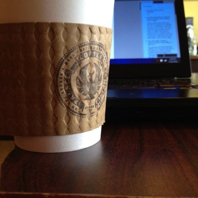รูปภาพถ่ายที่ The Palace Coffee Company โดย Kati เมื่อ 9/12/2012