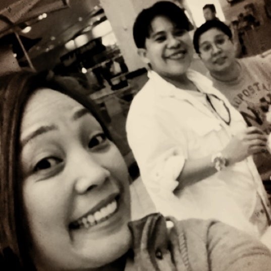 Photo taken at The Coffee Bean &amp; Tea Leaf by BeBe L. on 2/22/2012