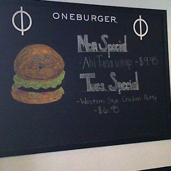 Foto tirada no(a) Oneburger Sunrise por Albert F. em 4/17/2012