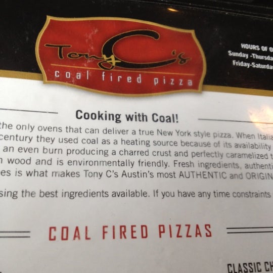 3/16/2012にCarmen G.がTony C&#39;s Coal Fire Pizzaで撮った写真
