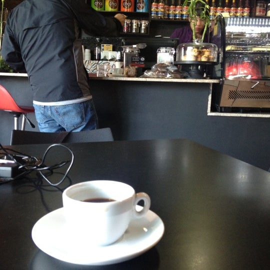 4/25/2012 tarihinde Vero A.ziyaretçi tarafından Espresso 73 Café'de çekilen fotoğraf