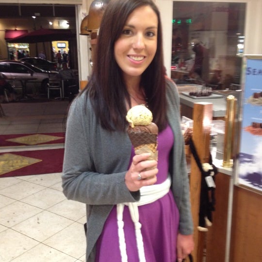Photo taken at Kilwins Ice Cream by Alyse Y. on 3/8/2012