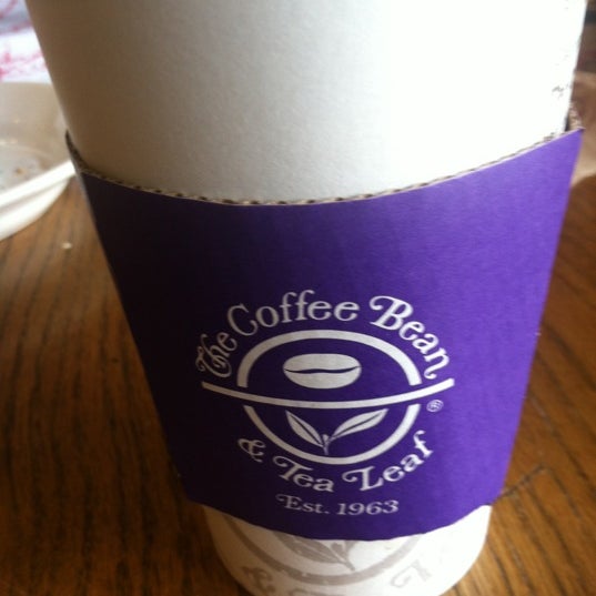 Das Foto wurde bei The Coffee Bean &amp; Tea Leaf von Patsy C. am 3/31/2012 aufgenommen