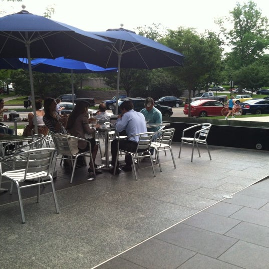 5/24/2012 tarihinde Kyle V.ziyaretçi tarafından West Wing Cafe'de çekilen fotoğraf