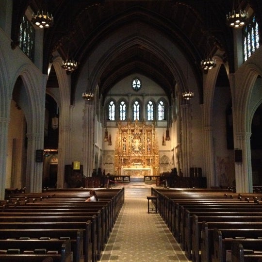 Foto tirada no(a) St James Church (Episcopal) por Jason M. em 7/11/2012