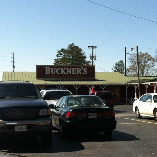 Foto tirada no(a) Buckner&#39;s Family Restaurant por Candace N. em 3/10/2012