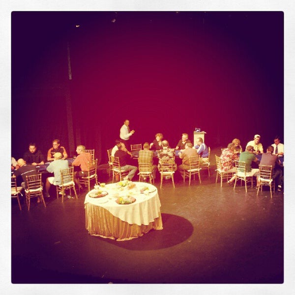 Foto tirada no(a) Hillbarn Theatre por Alex A. em 6/11/2012