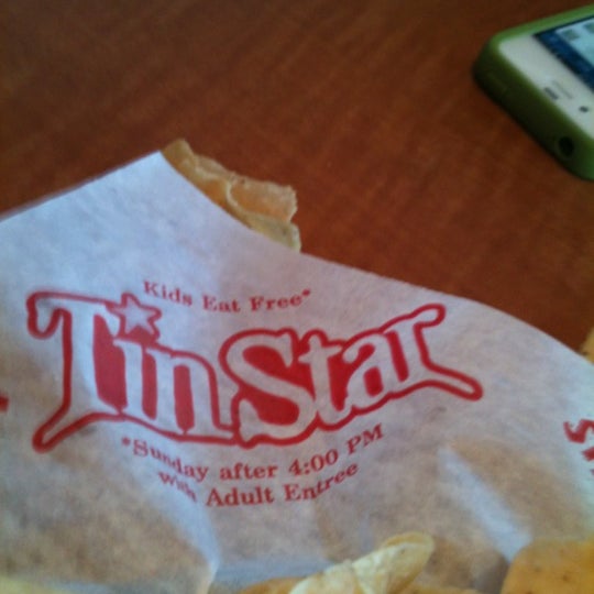 Foto tirada no(a) Tin Star Restaurant por Craig R. em 6/8/2012