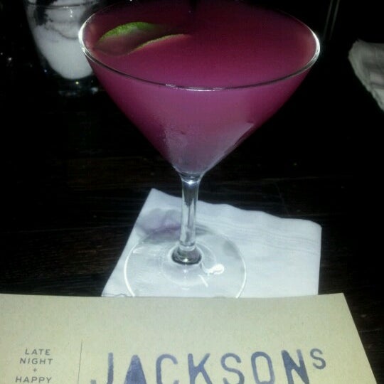 Photo prise au Jackson&#39;s Food + Drink par Stella B. le9/1/2012