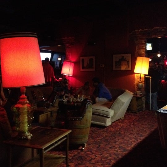 Foto tirada no(a) The Horseshoe Lounge por Krissy S. em 7/4/2012