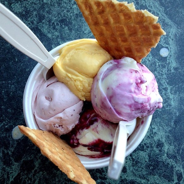 Photo taken at Jeni&#39;s Splendid Ice Creams by Becca on 8/6/2012