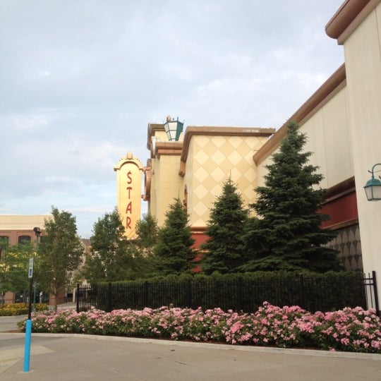 AMC Star Fairlane 21 Fairlane Town Center'de Sinema