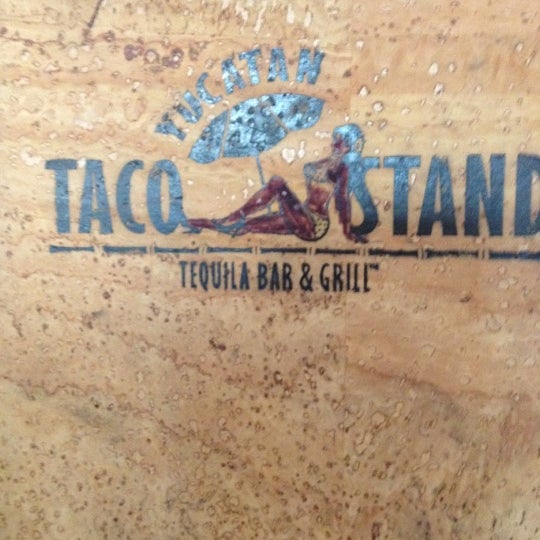 รูปภาพถ่ายที่ Yucatan Taco Stand โดย Wes H. เมื่อ 2/26/2012