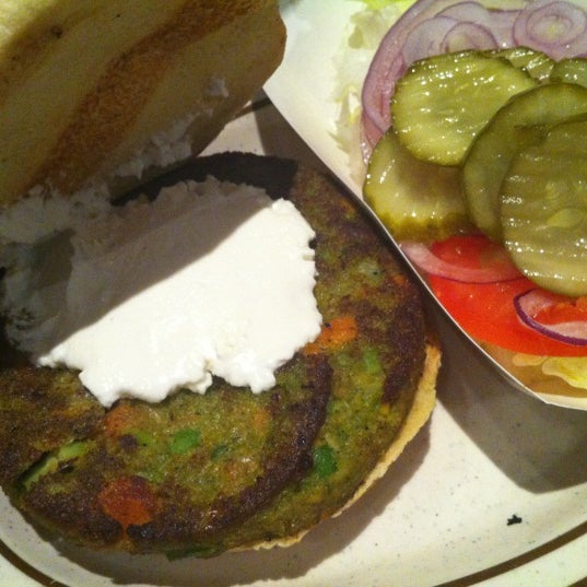 Foto tomada en CG Burgers  por Not So V. el 4/14/2012