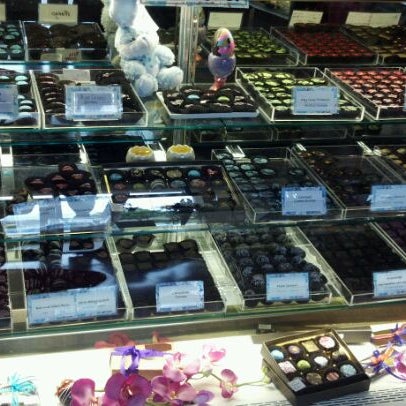 3/29/2012에 Howard D.님이 Sweet Paradise Chocolatier에서 찍은 사진