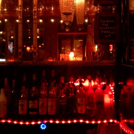 3/9/2012 tarihinde Hunter H.ziyaretçi tarafından Simone Martini Bar &amp; Cafe'de çekilen fotoğraf