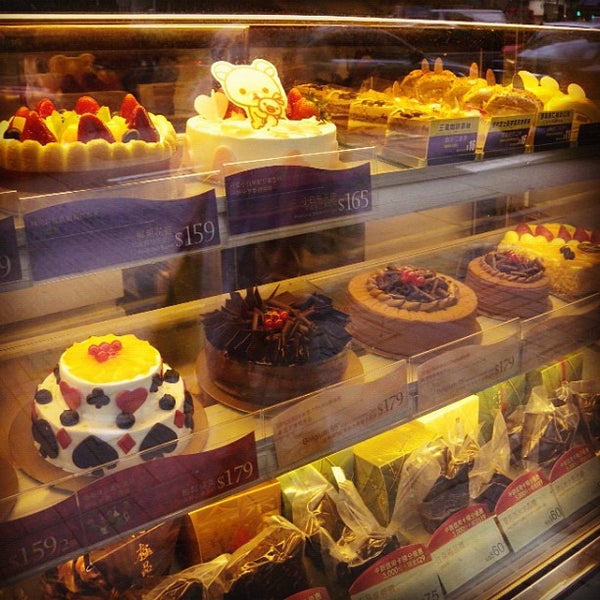 Saint Honore Cake