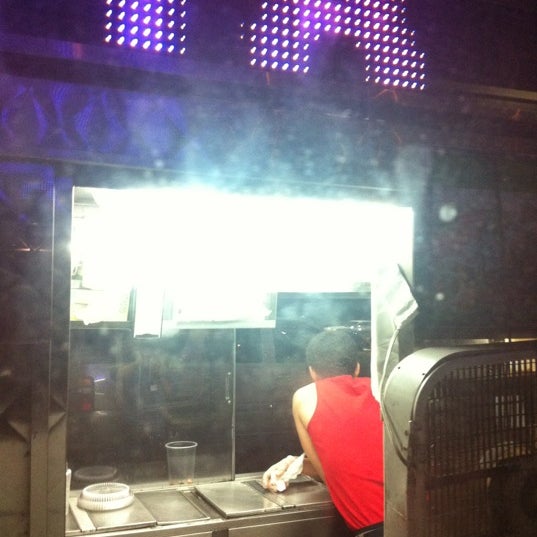 9/8/2012にAlex T.がHarley&#39;s Smokeshack &amp; BBQで撮った写真