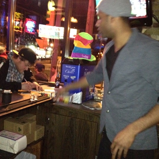 3/13/2012 tarihinde Jeanelle P.ziyaretçi tarafından Eastsider Bar'de çekilen fotoğraf