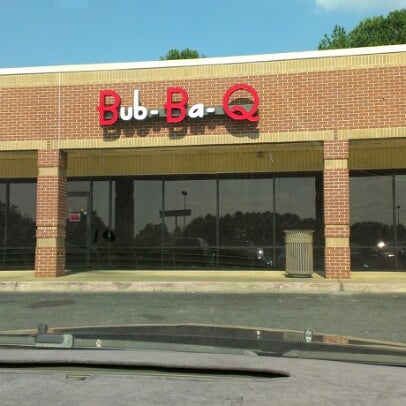 รูปภาพถ่ายที่ Bub-Ba-Q โดย Dee Z. เมื่อ 6/15/2012