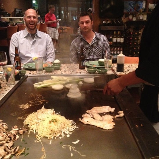 Foto tomada en Tokyohana Grill &amp; Sushi Bar  por Erin el 9/9/2012
