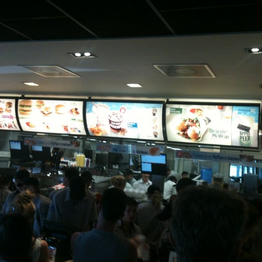 Foto tomada en McDonald&#39;s  por Ron L. el 5/28/2012