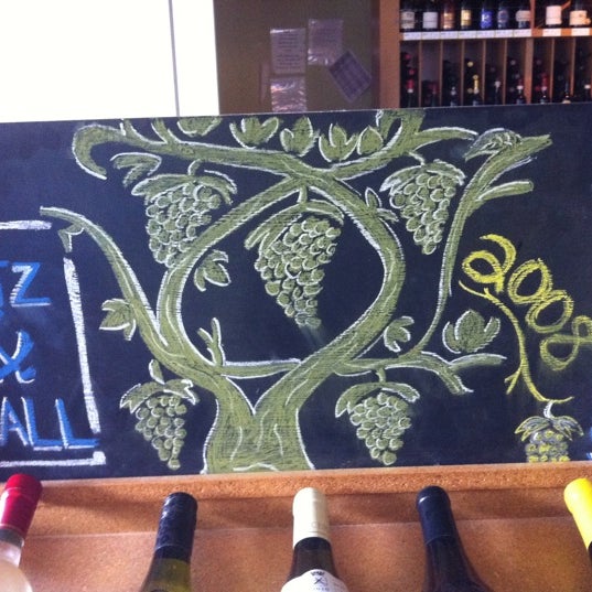 Снимок сделан в The Grove Wine Bar &amp; Kitchen - West Lake пользователем Donald P. 4/11/2012