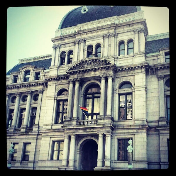 Foto tirada no(a) Providence City Hall por Meghan S. em 6/8/2012