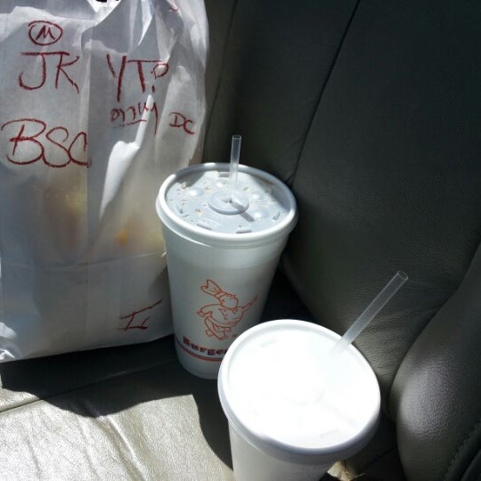 รูปภาพถ่ายที่ Burger Boy โดย Michelle R. เมื่อ 8/10/2012