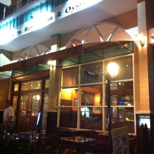Bourbon Street Bar & Restaurant วัฒนา 60 tips from