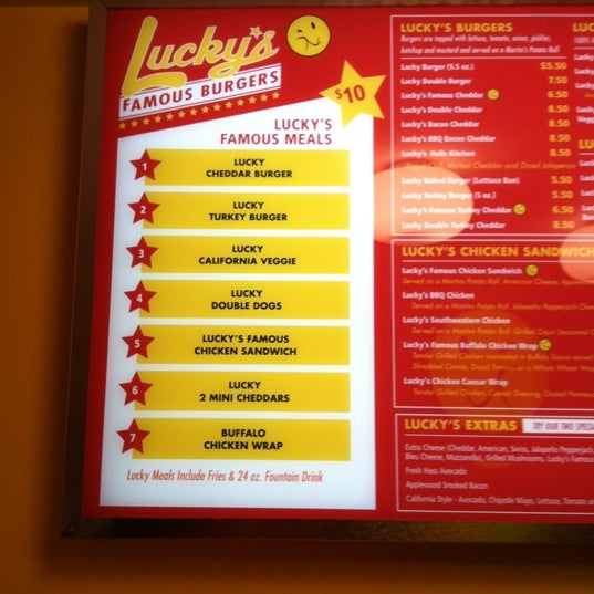 Снимок сделан в Lucky&#39;s Famous Burgers пользователем Mary E. 6/13/2012