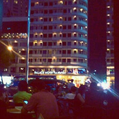 รูปภาพถ่ายที่ Cafe Central Nguyen Hue โดย Kien .. เมื่อ 2/4/2012