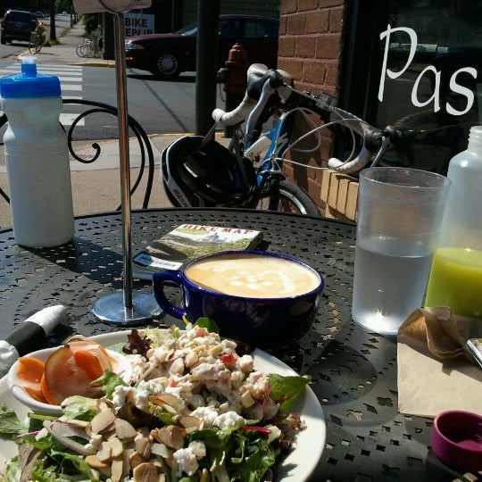 Photo prise au Chilkoot Cafe and Cyclery par April L. le9/2/2012